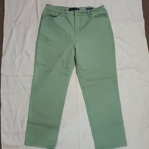 Gloria Vanderbilt size 16